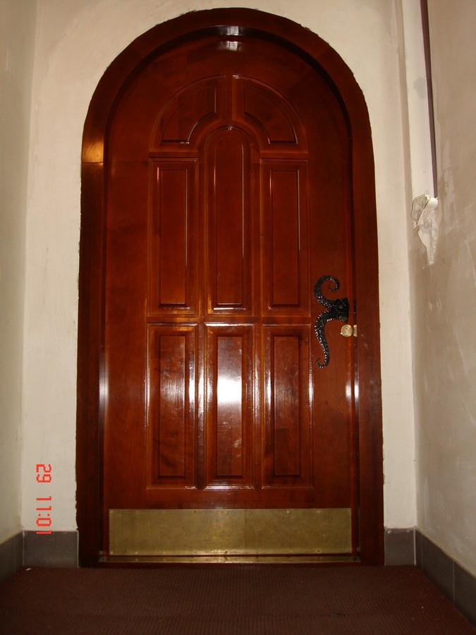 двери входные деревянные цены