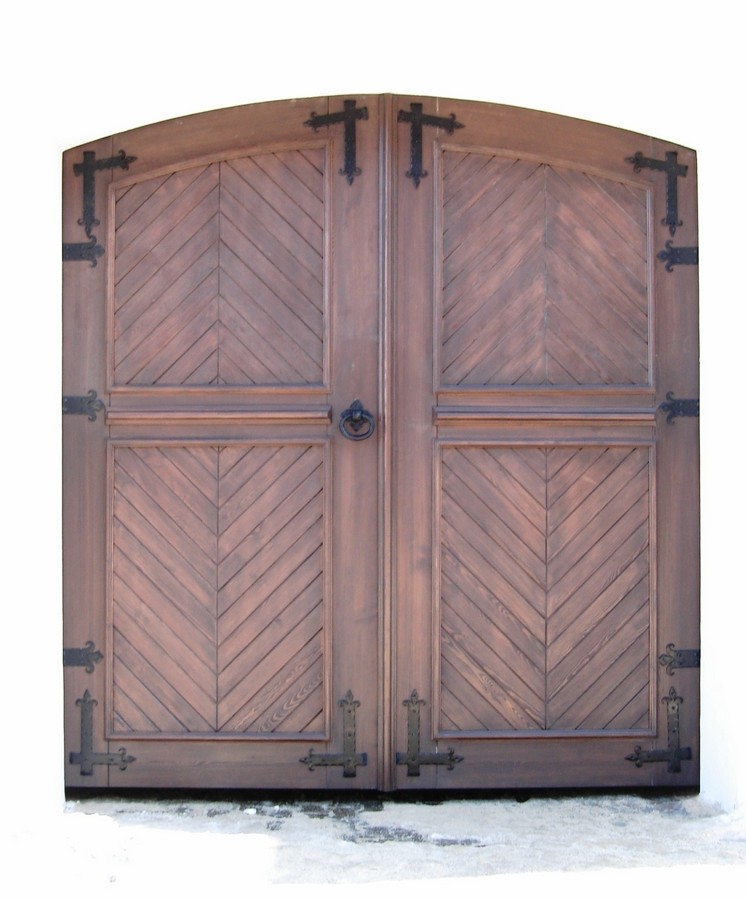 двери входные деревянные цены